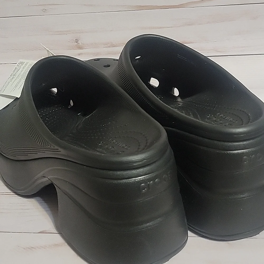 Platform Crocs Size 12 (W) and 10 (M) - Picture 3 of 5